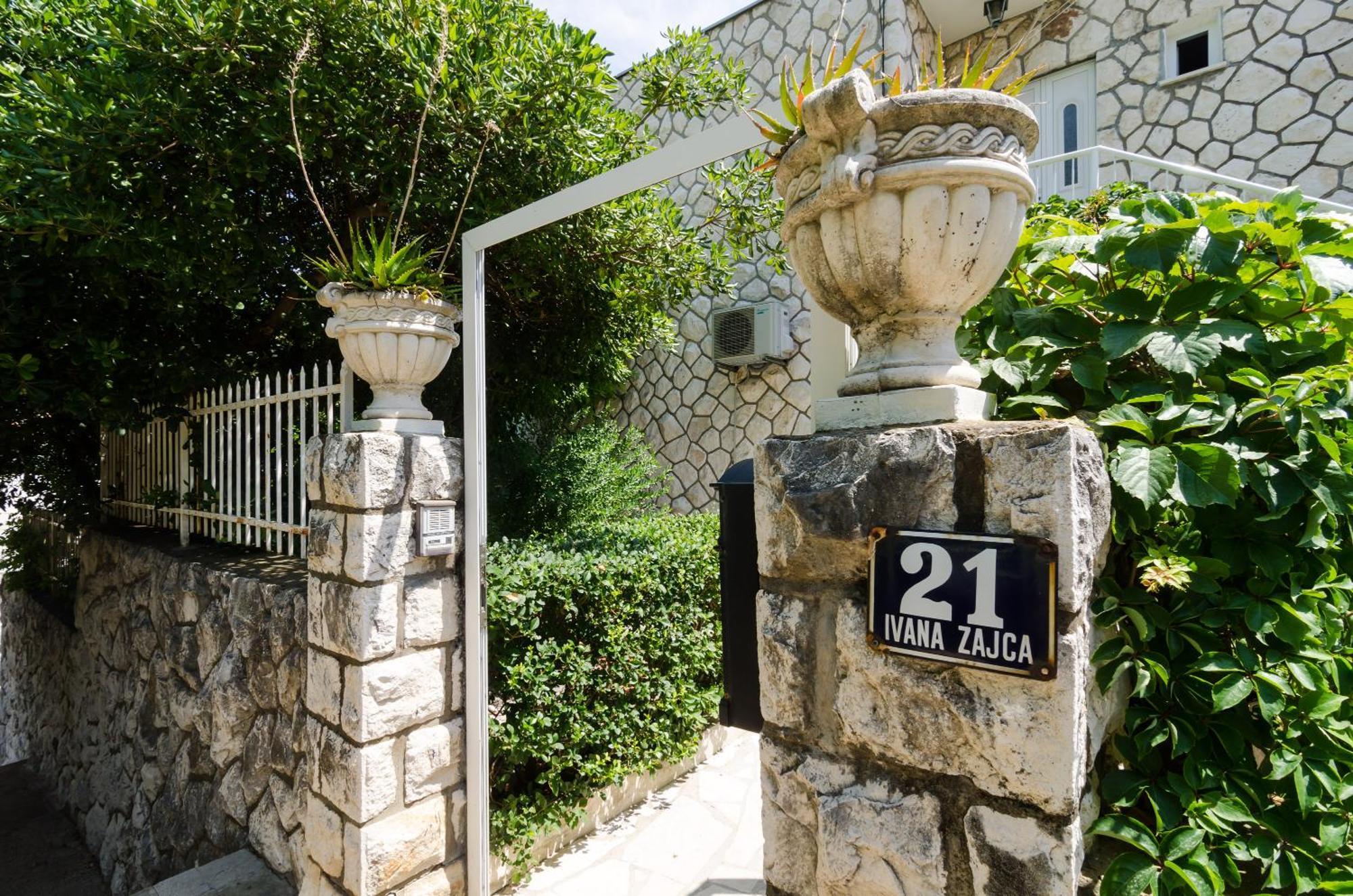 Wisteria Apartment ดูบรอฟนิก ภายนอก รูปภาพ